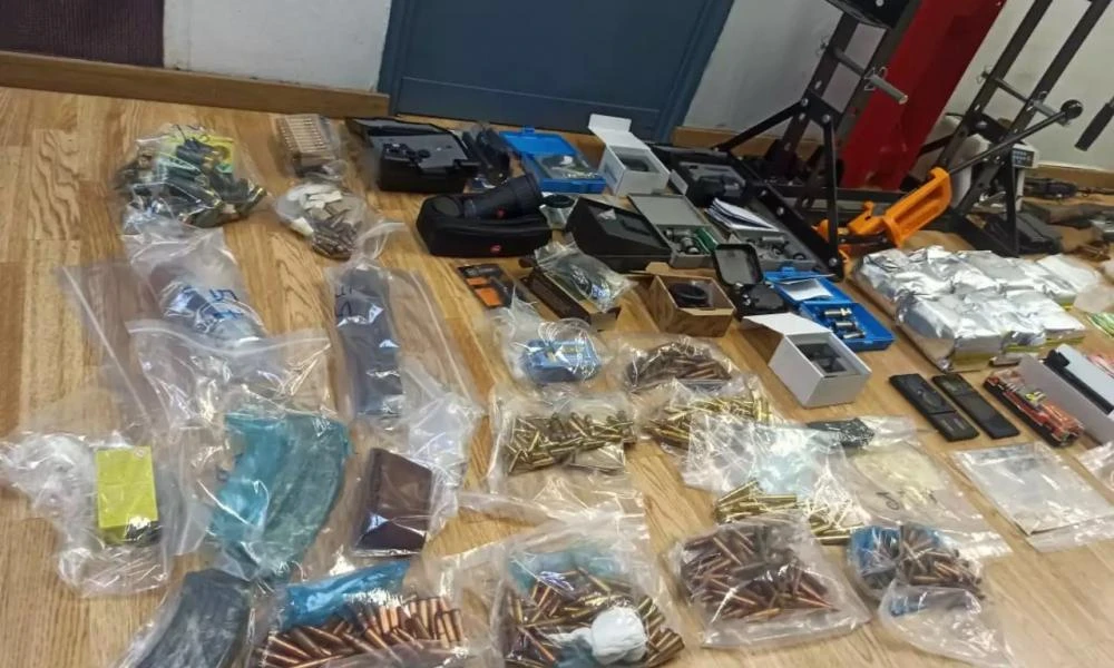 Πειραιάς: Είχαν μετατρέψει διαμέρισμα σε εργαστήριο νόθευσης ναρκωτικών